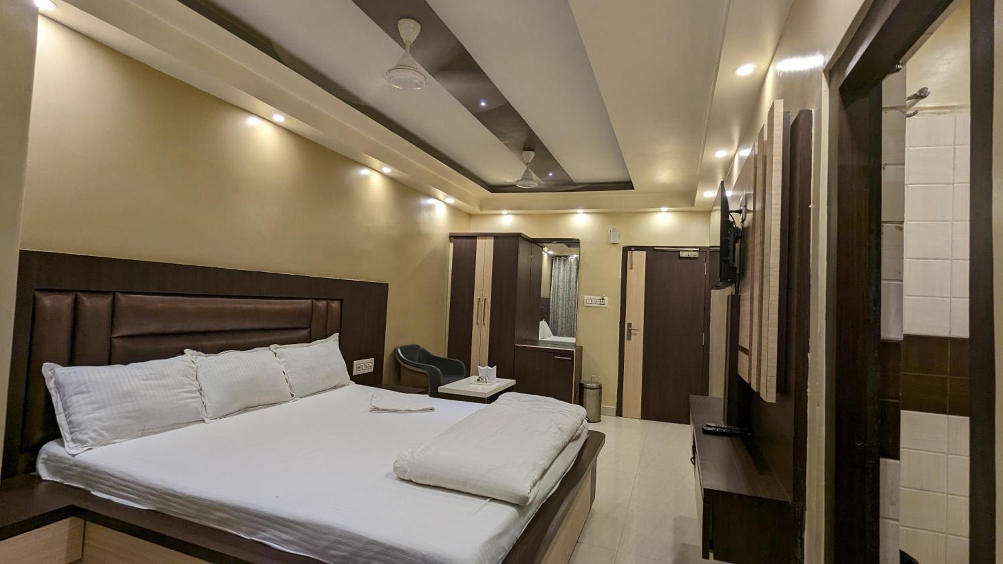 Hotel Binapani Deluxe 1 Тарапит Экстерьер фото